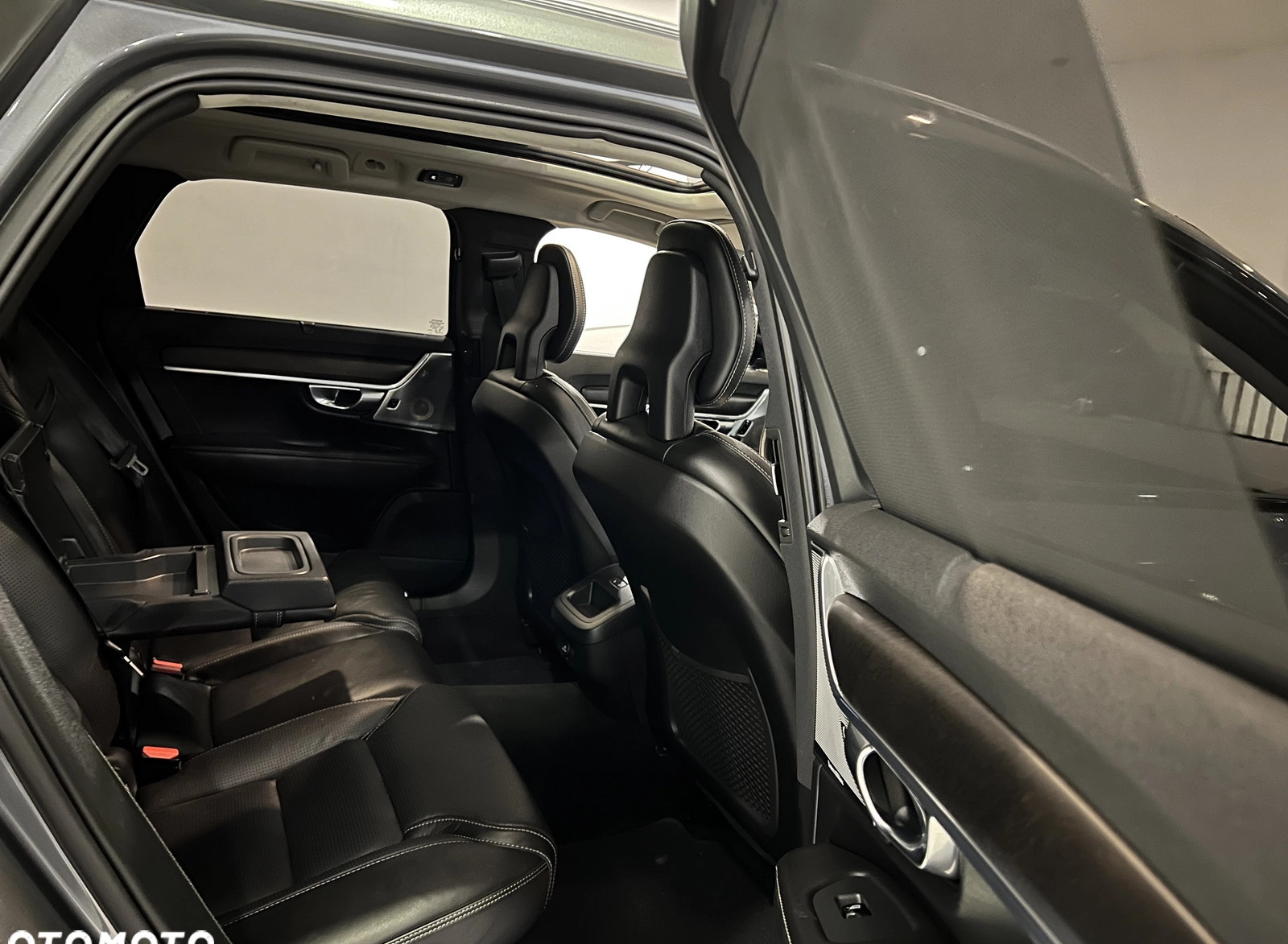 Volvo V90 Cross Country cena 147000 przebieg: 147000, rok produkcji 2017 z Bieruń małe 352